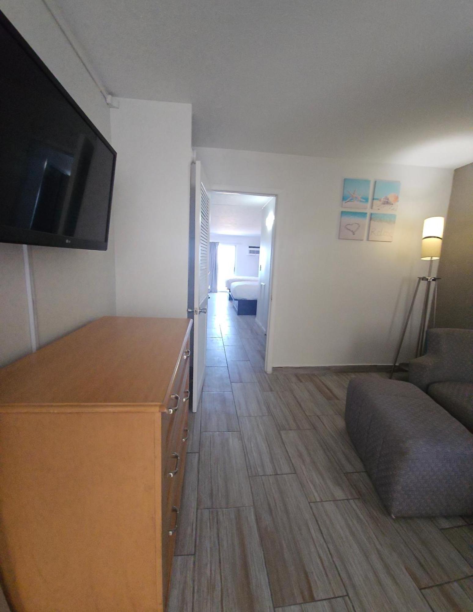 Southern Breeze Ocean Front Hotel マートルビーチ エクステリア 写真