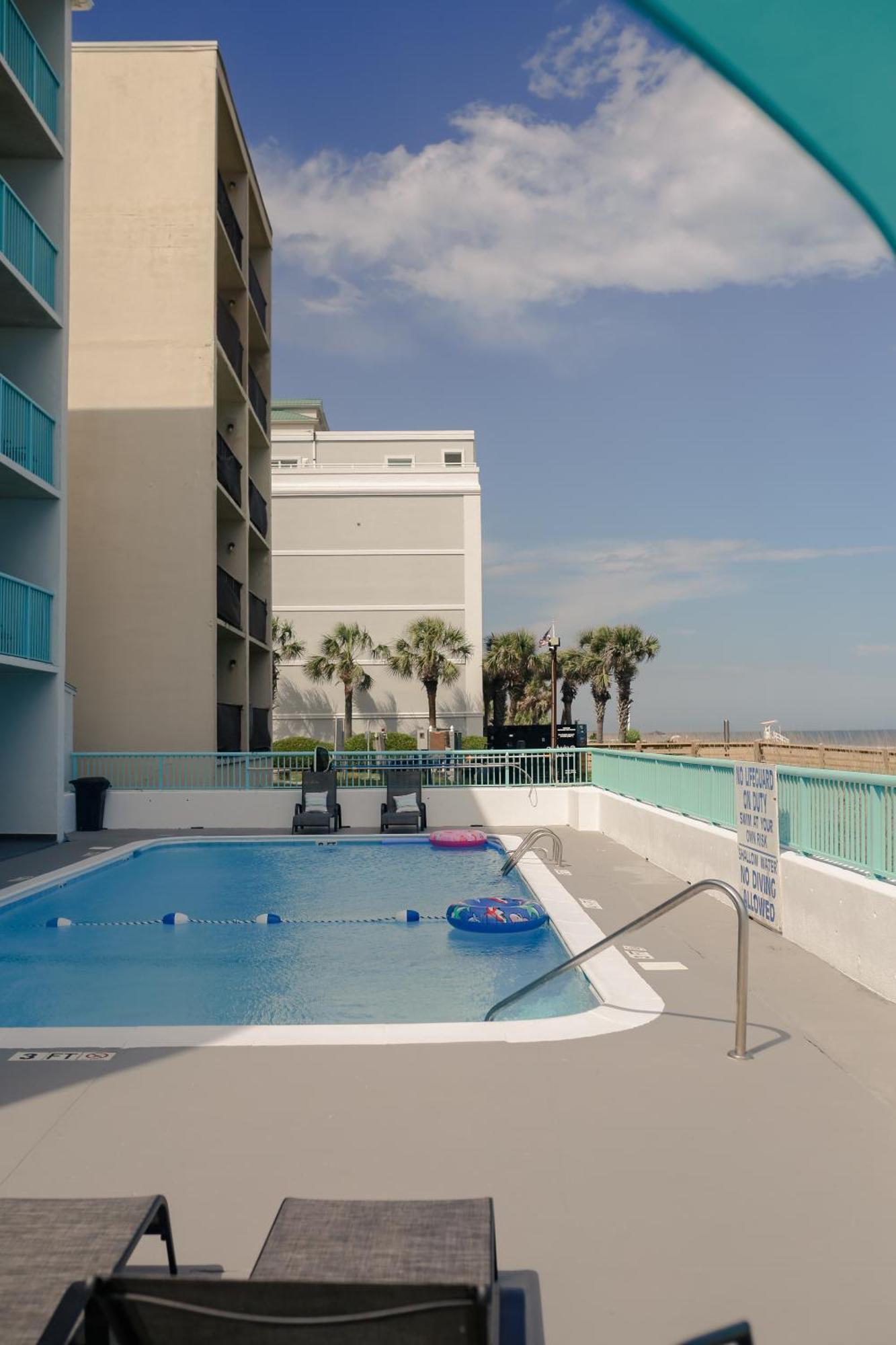 Southern Breeze Ocean Front Hotel マートルビーチ エクステリア 写真