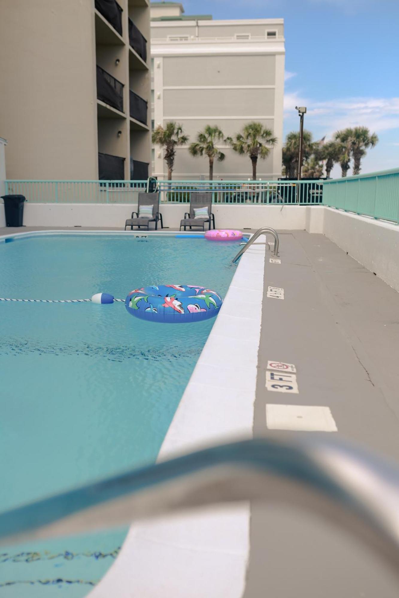 Southern Breeze Ocean Front Hotel マートルビーチ エクステリア 写真