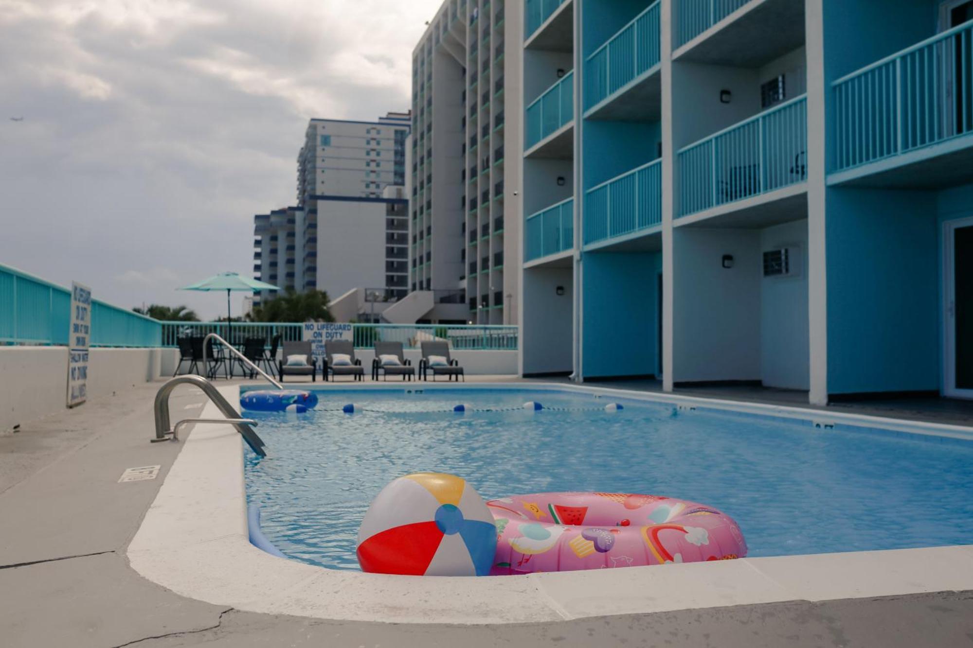 Southern Breeze Ocean Front Hotel マートルビーチ エクステリア 写真