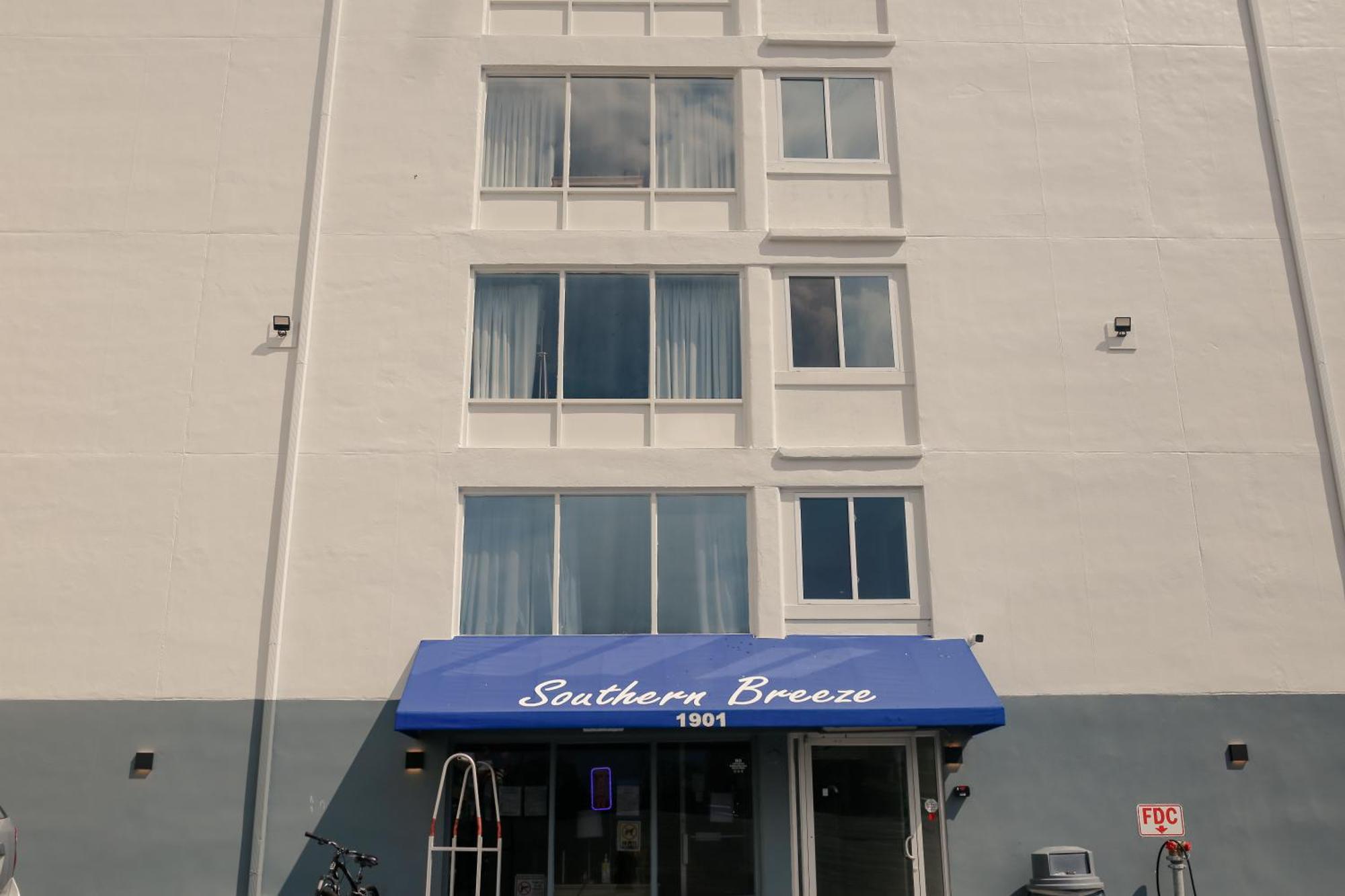 Southern Breeze Ocean Front Hotel マートルビーチ エクステリア 写真