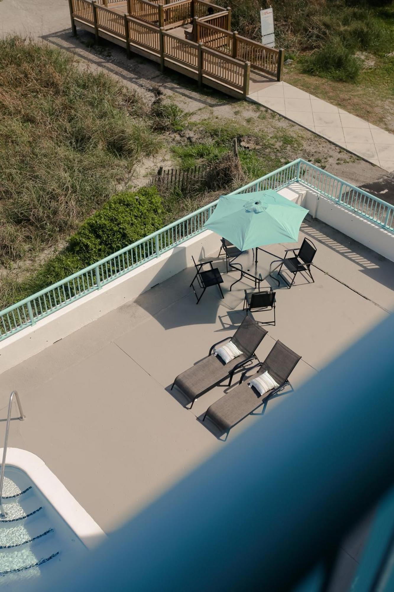 Southern Breeze Ocean Front Hotel マートルビーチ エクステリア 写真