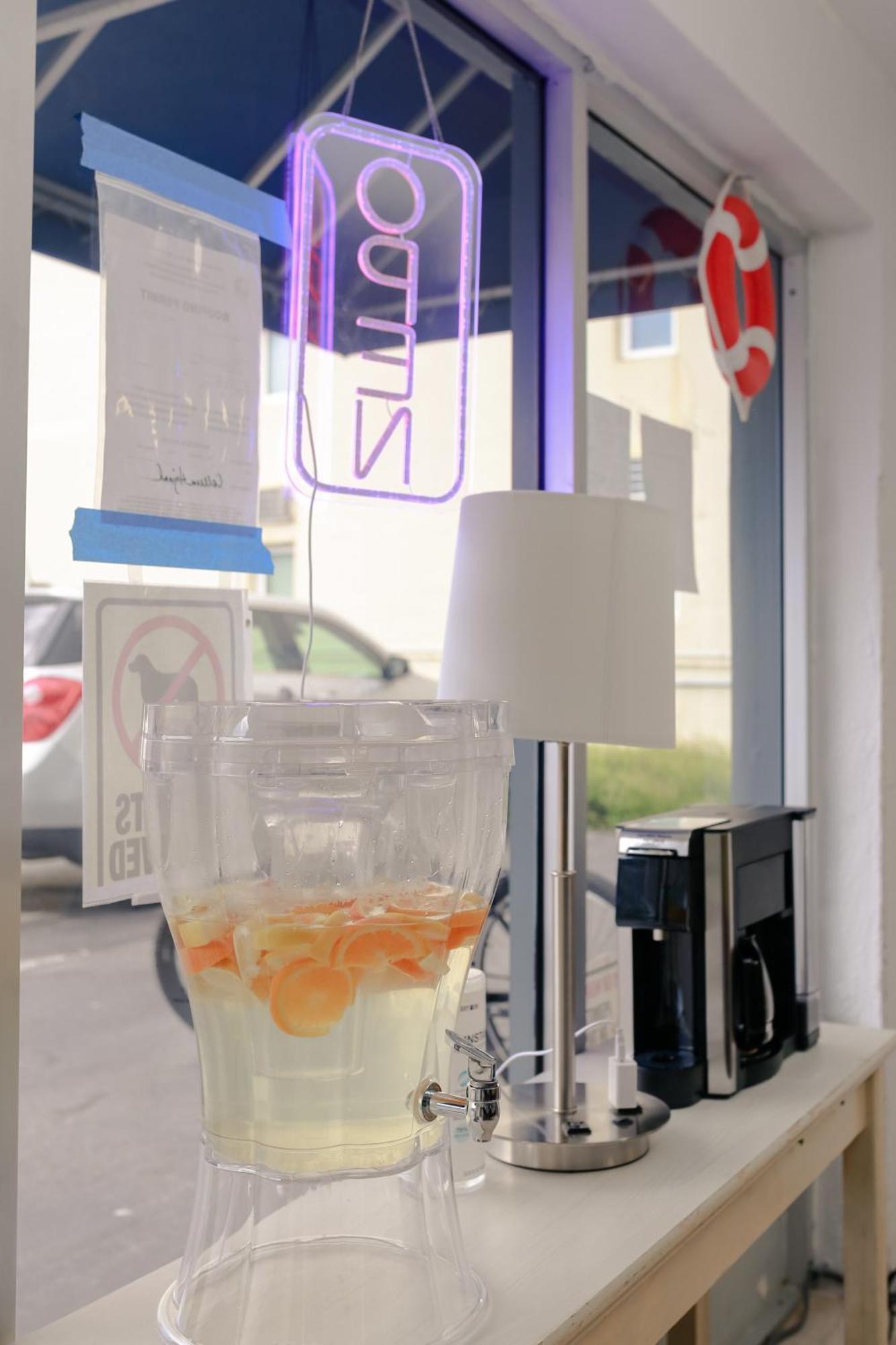 Southern Breeze Ocean Front Hotel マートルビーチ エクステリア 写真